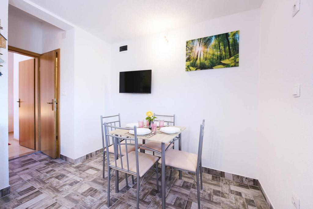 Apartments Sea Star Ivana 산책길 외부 사진