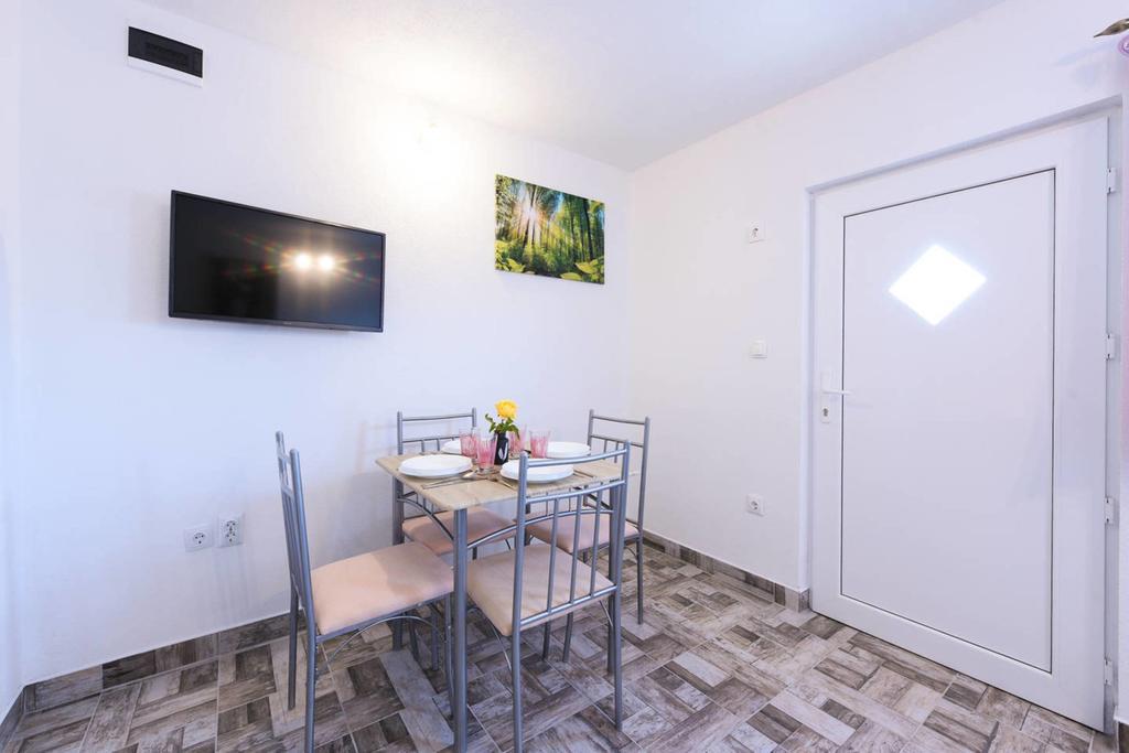 Apartments Sea Star Ivana 산책길 외부 사진