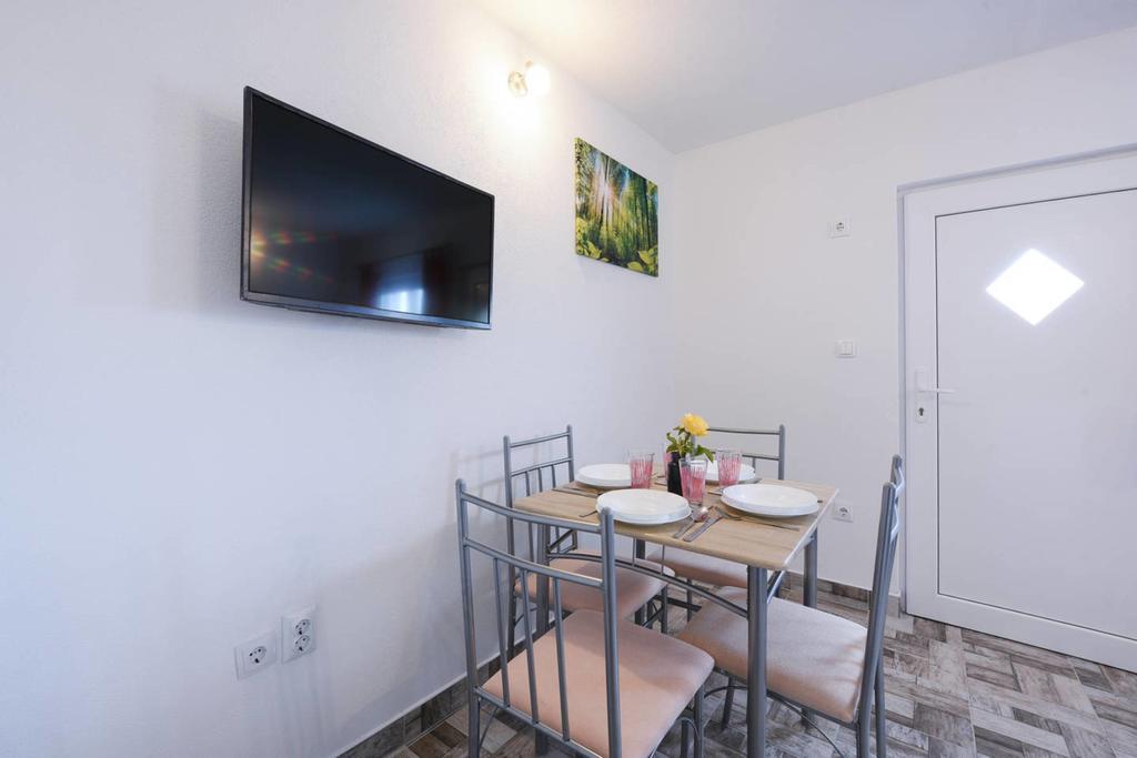 Apartments Sea Star Ivana 산책길 외부 사진
