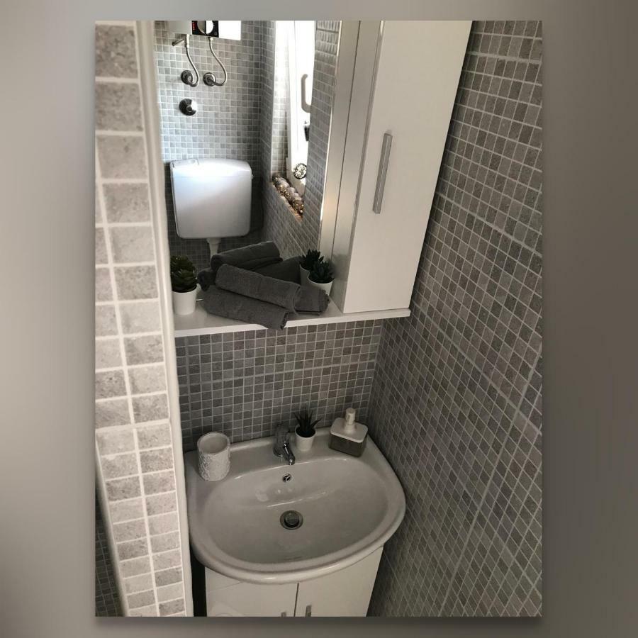 Apartments Sea Star Ivana 산책길 외부 사진